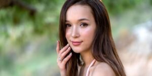 Ellie Leen Height, Weight, Size, Biography, Age, Networth