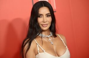 Kim Kardashian Height, Weight, Size, Body Measurements, Biography, Wiki, Age